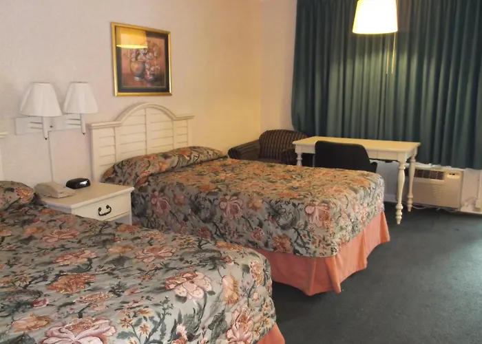 Motel: Azalea Inn & Suites